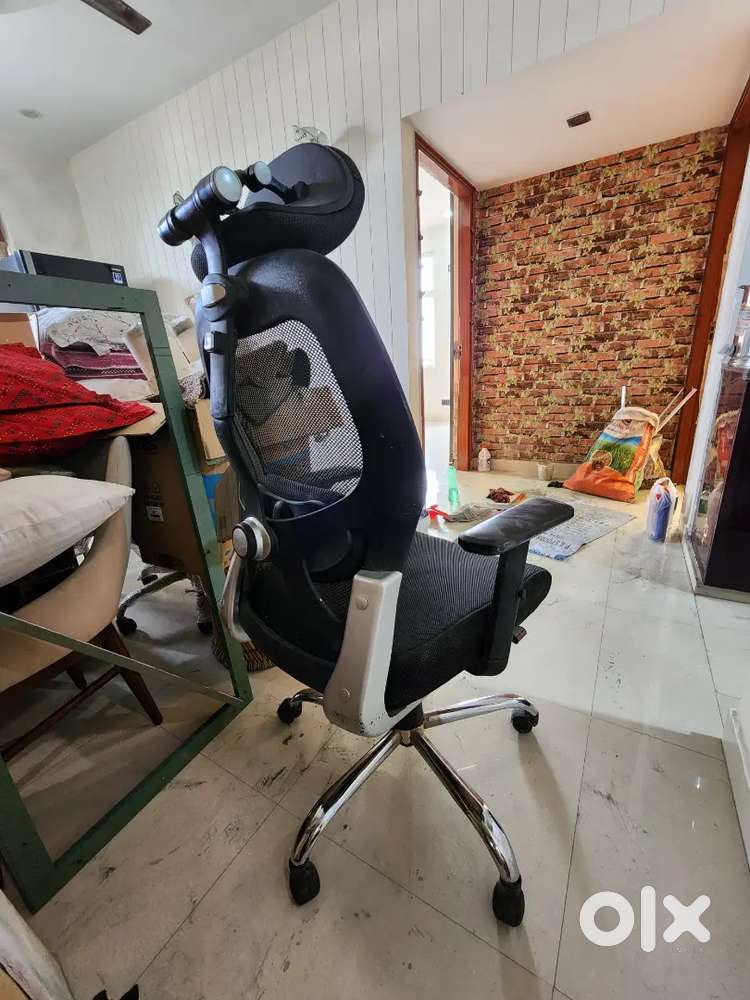 Revolving chair