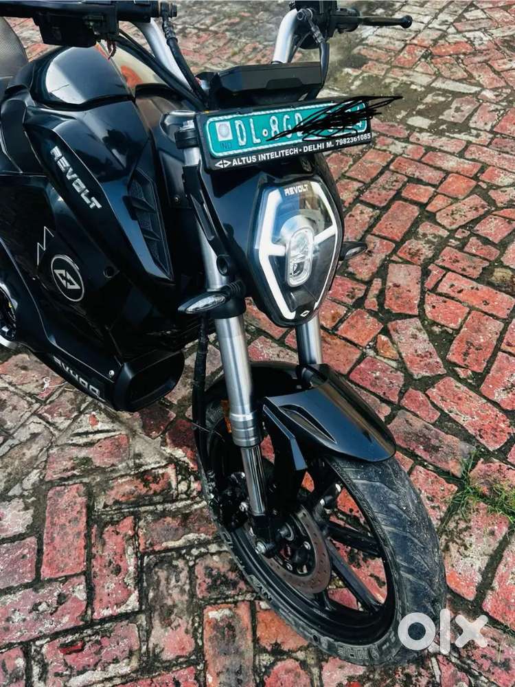 New Condition, Orignal fast charger and key, 1stOwner,
