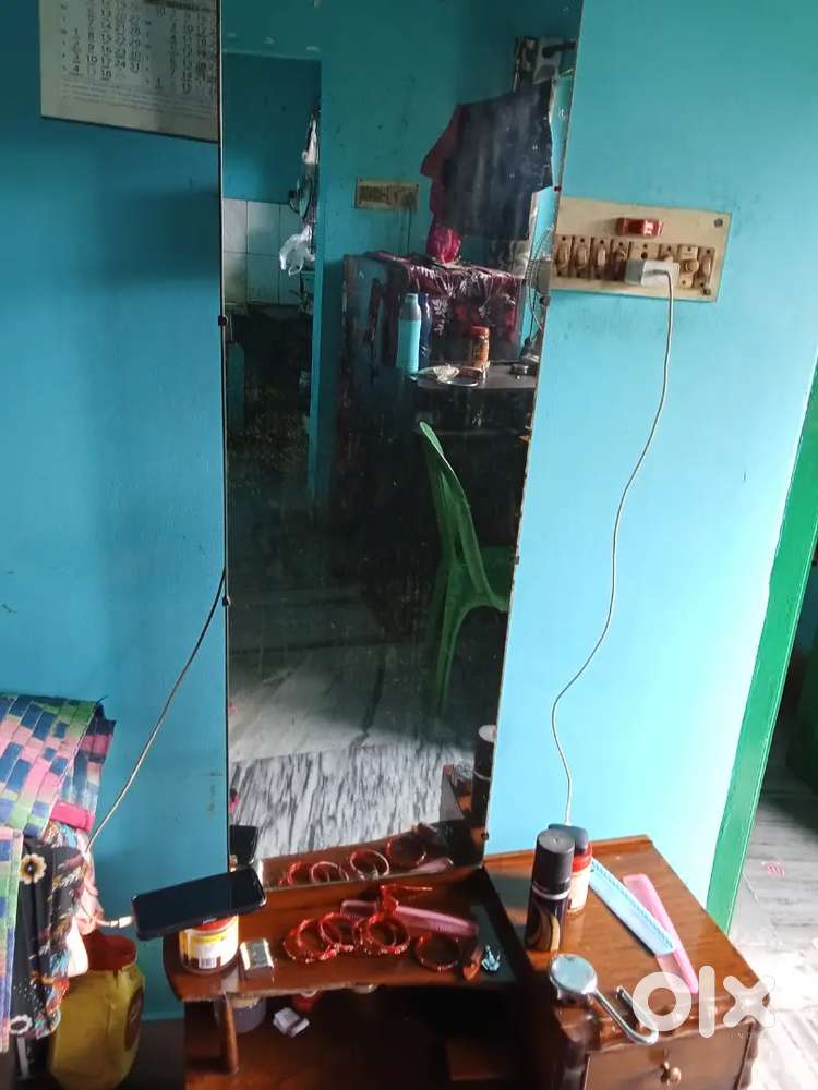 Dressing table