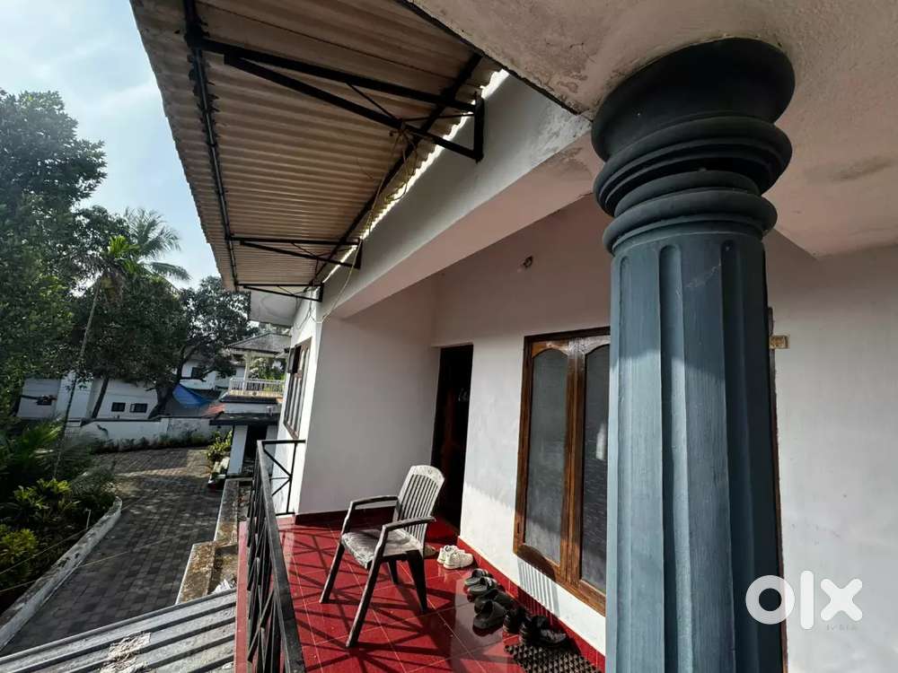 Batcheors room for rent