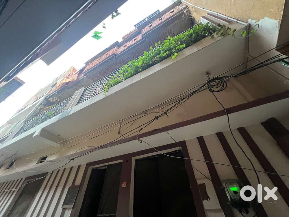 House for sale 1000 sqft Plot Area