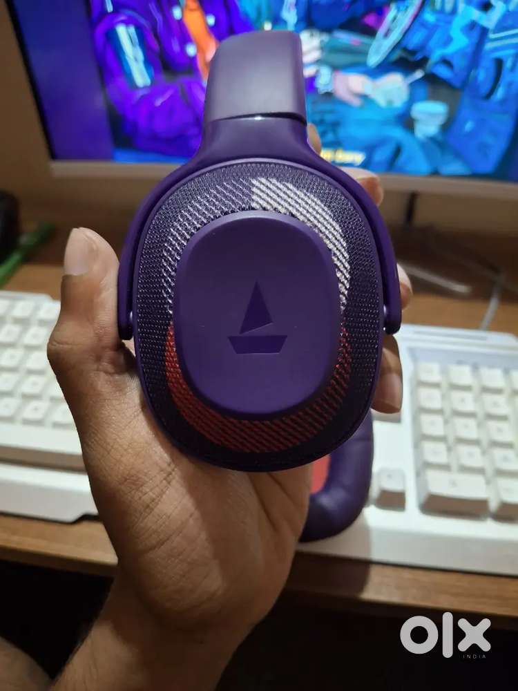 Boat Rockerz 425 headphones