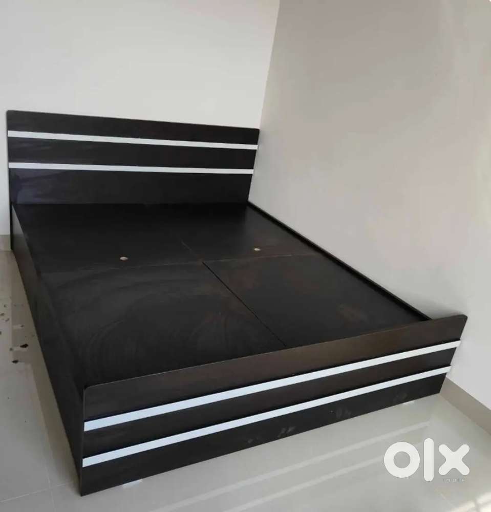NEW NIN STORAGE BED 5*6