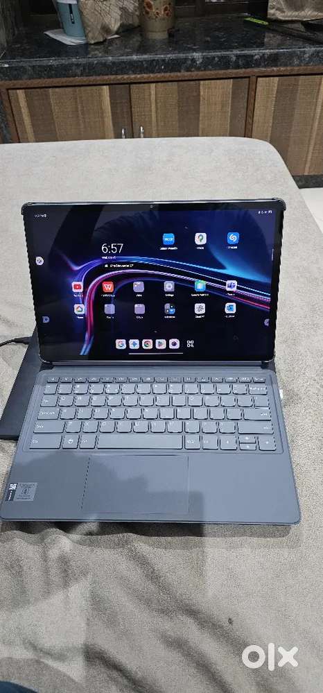 5 months old - Lenovo Idea Tab Pro with Official Lenovo Keyboard Cover