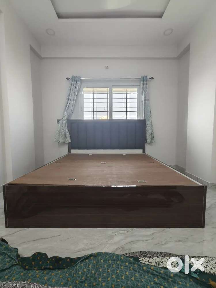 New king size bed 6ft by 6.5 ft