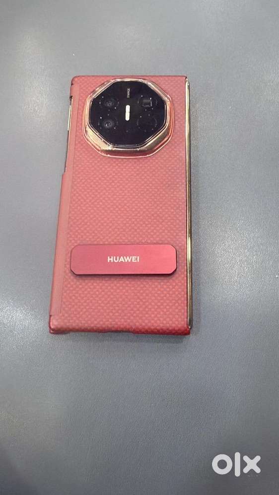 Huawei mate xt3 Tripal folding phone