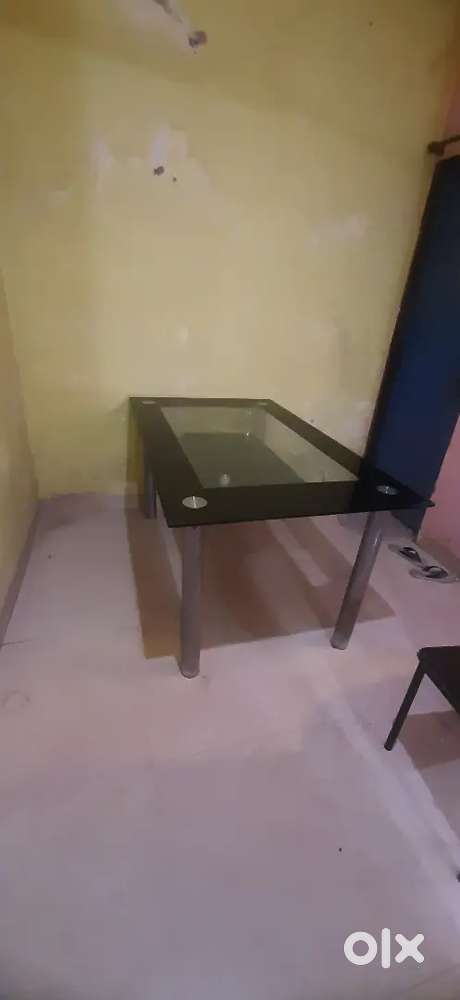 Dinning table Glass top with 4 chairs