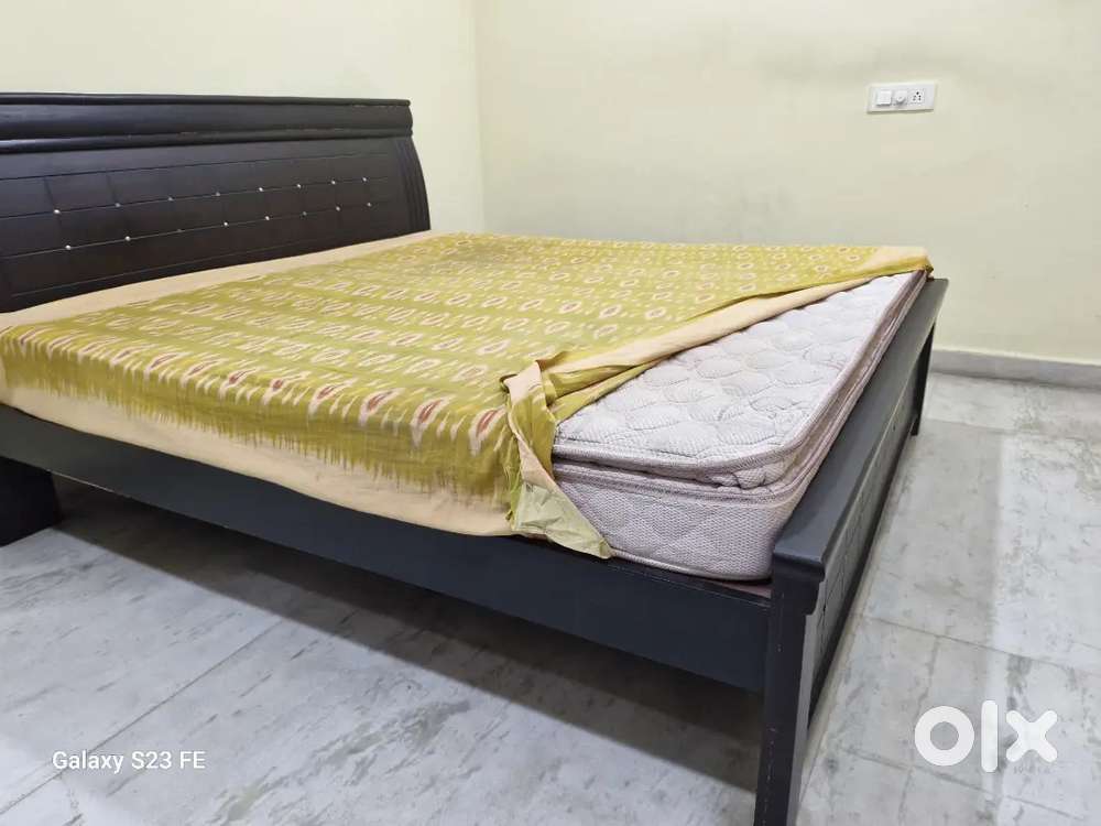King size Bed with Mattress