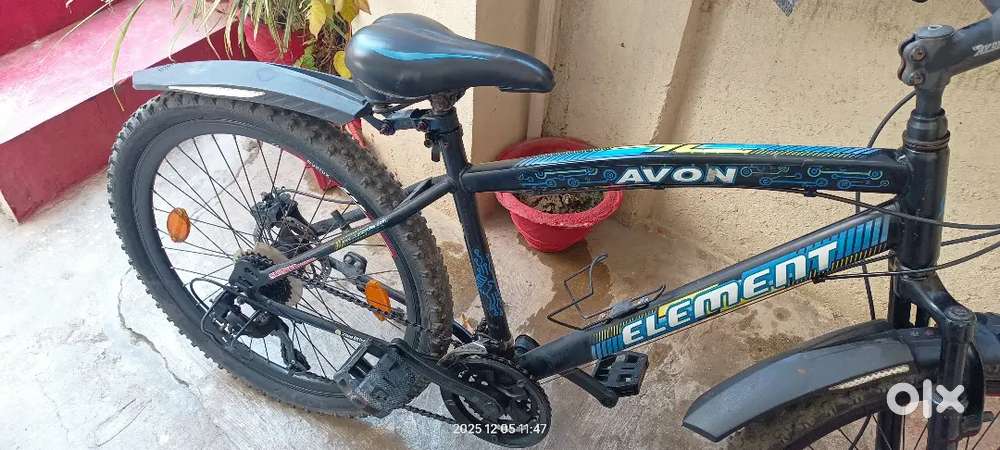 Selling Avon Element bicycle immediately (moving other city)