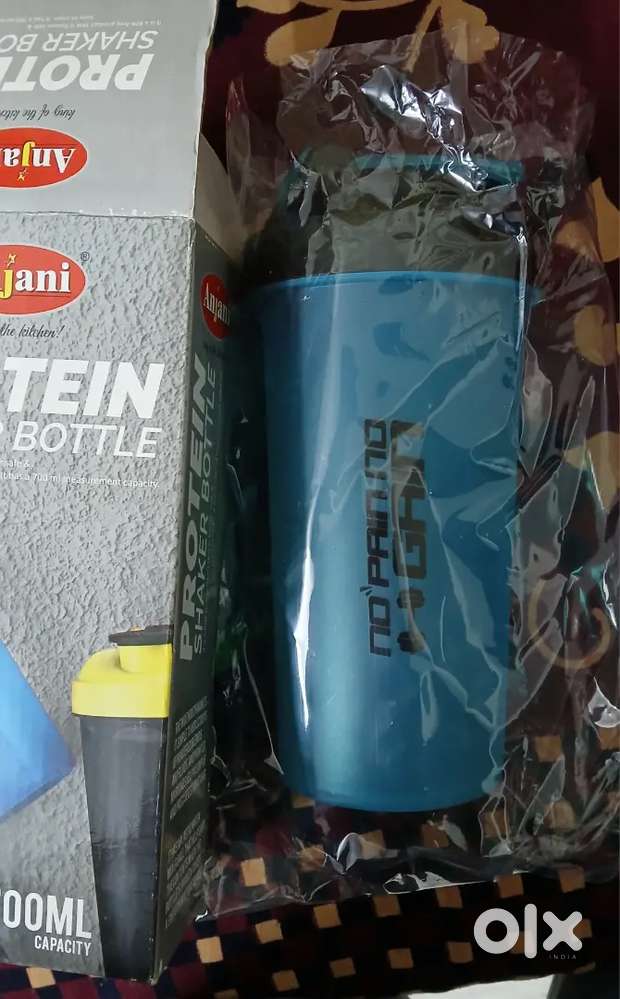 Protein shaker bottle