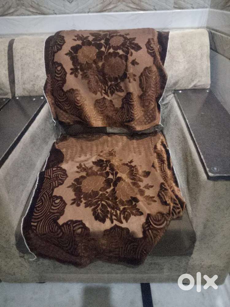 It is a old sofa I bought it in 2021 only