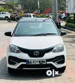 Toyota Etios Liva V Dual Tone, 2018, Petrol