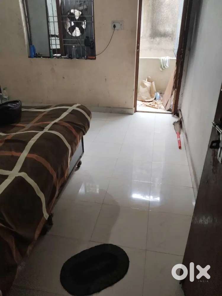 Female only independent room no restrictions