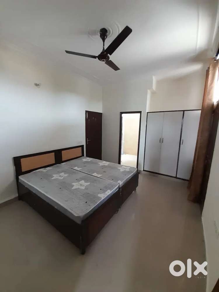 3BHK.(Onwerfree) fully furnished sector 117 acme hights