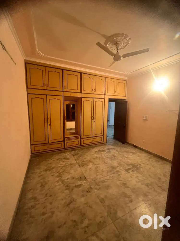Independent kothi floor 2 bhk