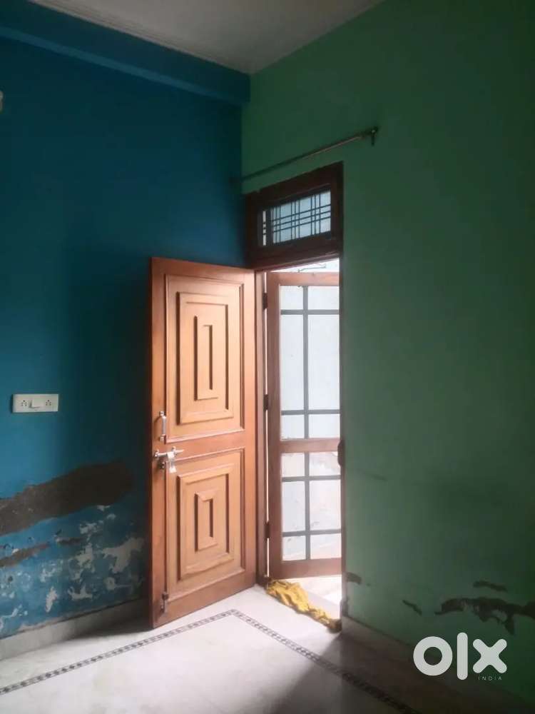 A room for rent with a kitchen and bathroom toilet attached