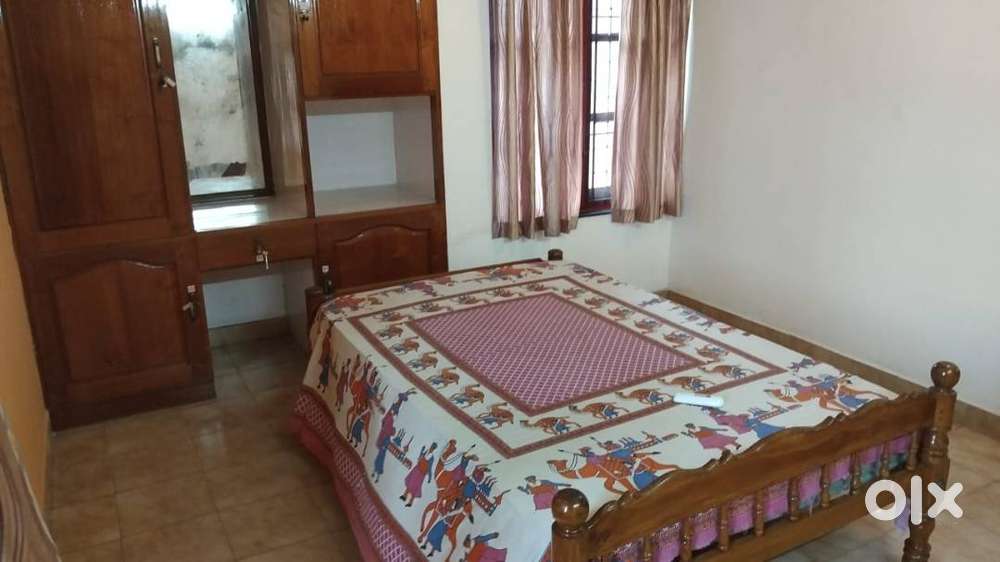 FOR WORKING BACHELORS / FAMILY . FULLY FURNISHED APPARTMENT . 3 AC .