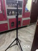 Tripod with ring light
