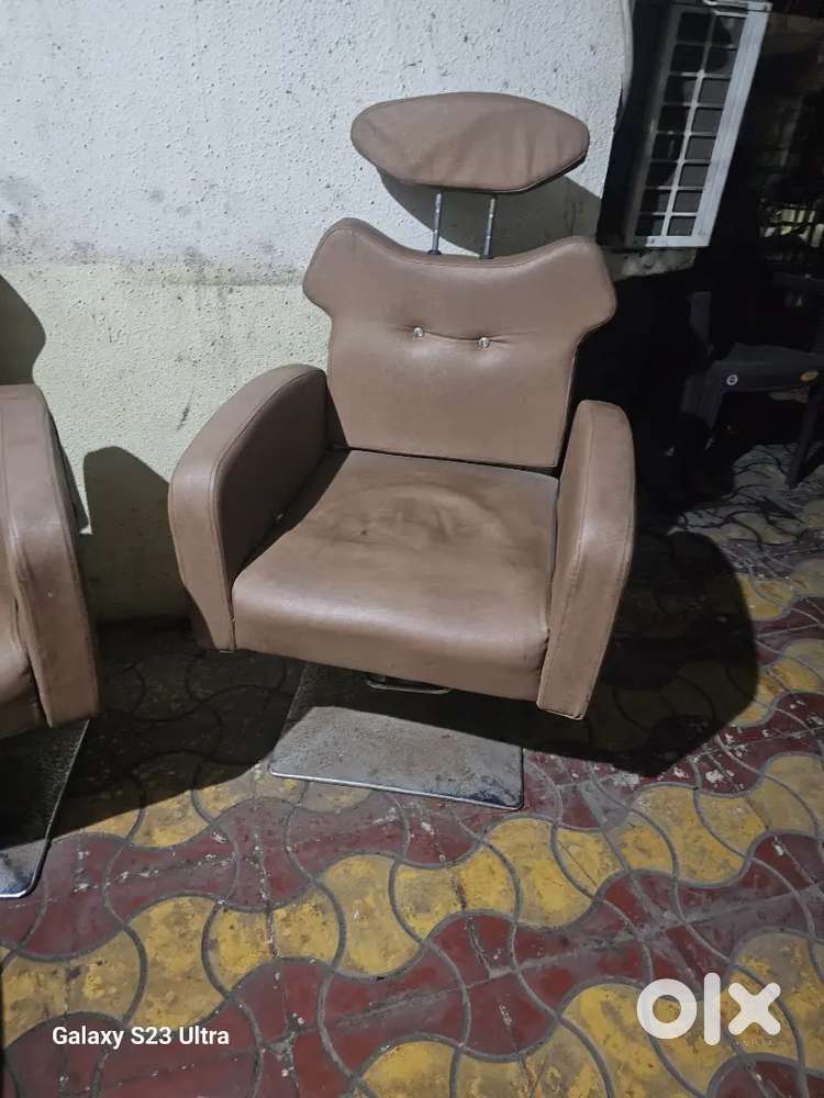 Salon chair