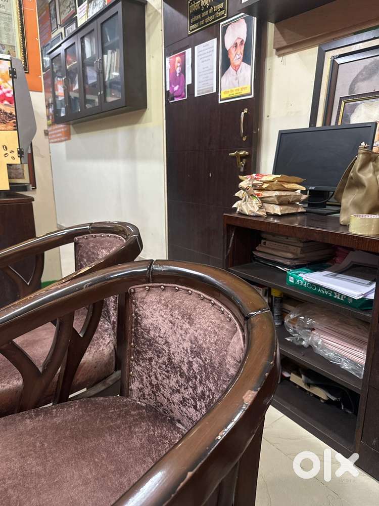 One Driver male one off assistant girl computer knowlage