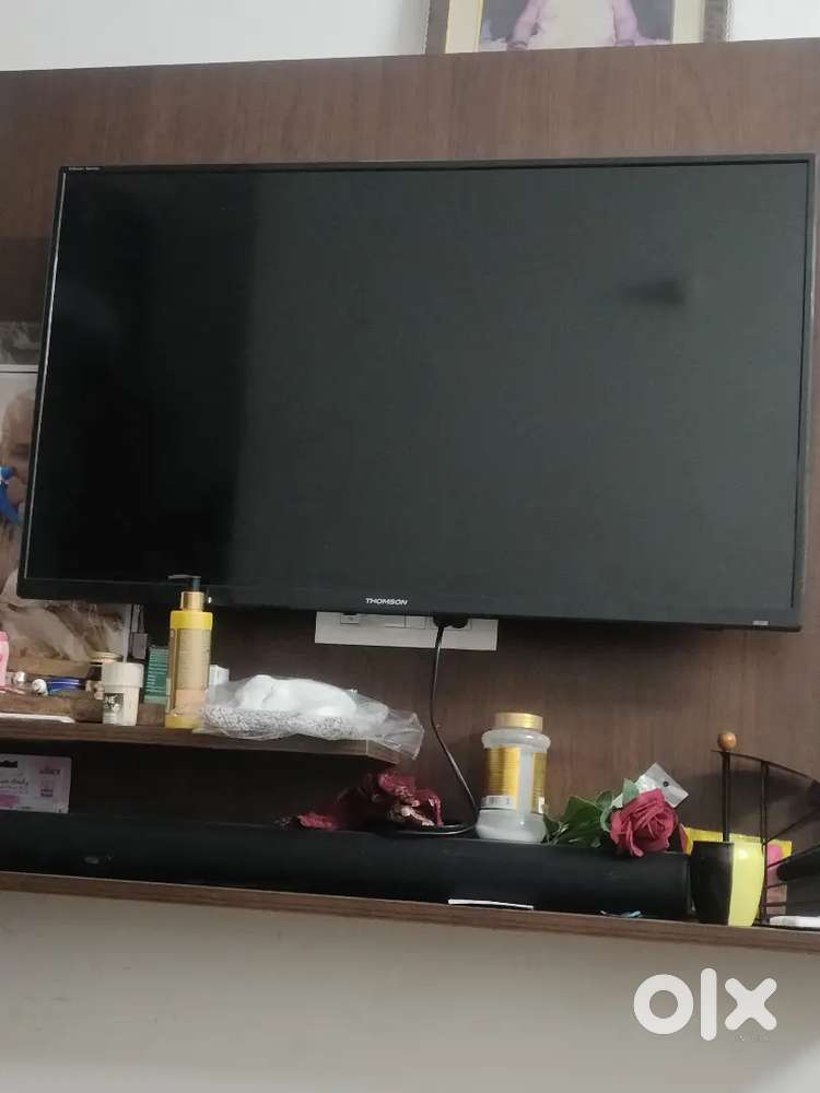 Thomson 43 smart tv looking like new