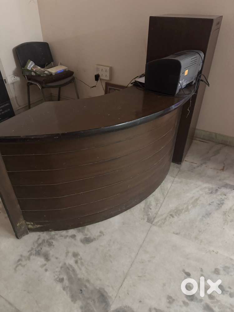 Computer table