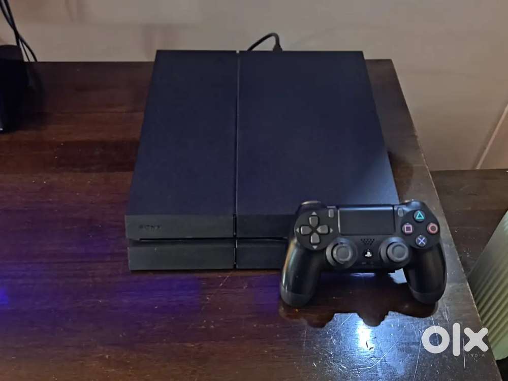 PlayStation 4(500GB) + God of War 3 Remastered  Warranty Seals Intact