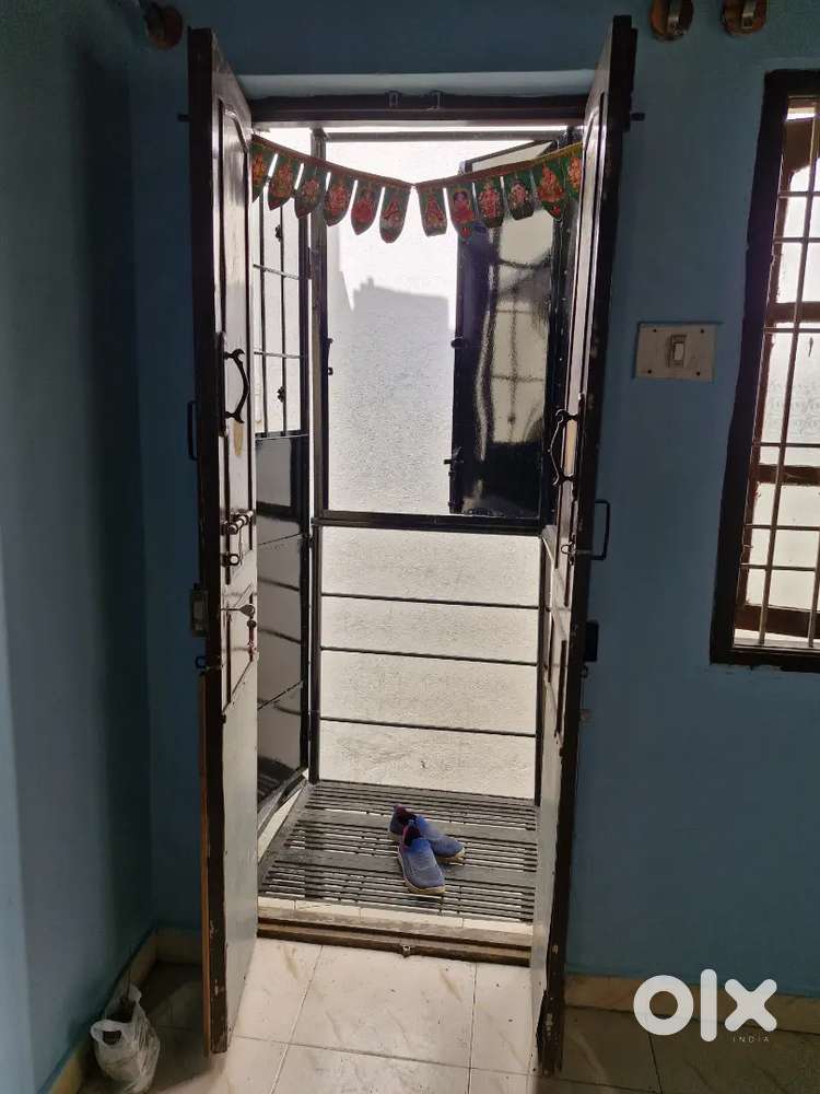 1BHK house only for bachelors