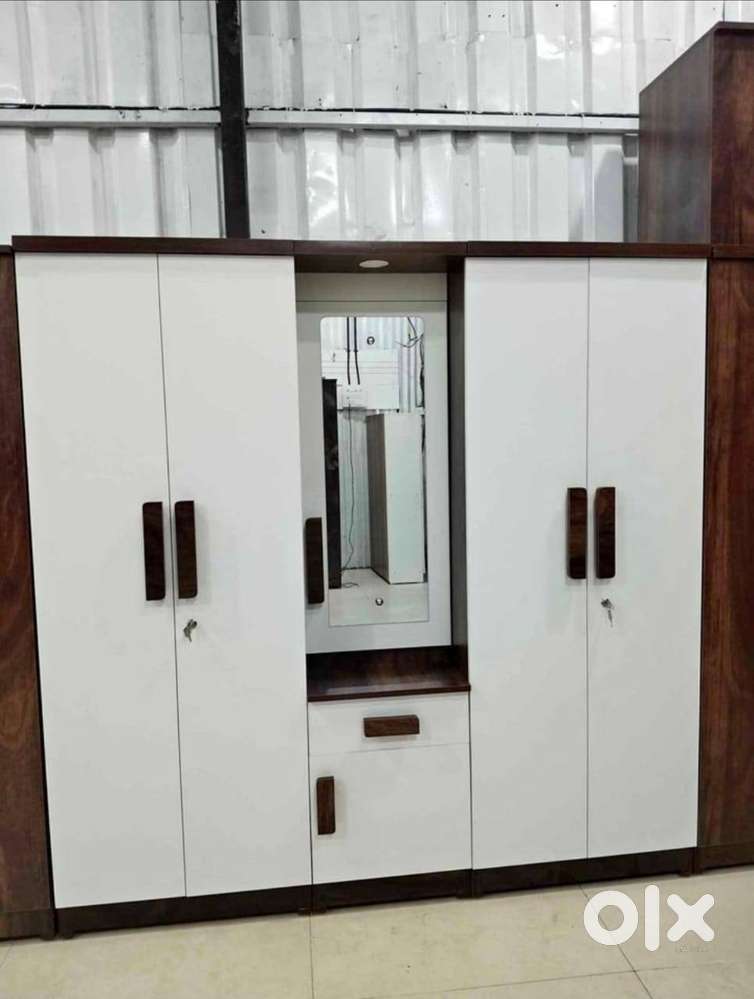 PREMIUM QUALITY  OF 5 DOOR WARDROBE IN WOODEN HANDLE - MAXI SPACE