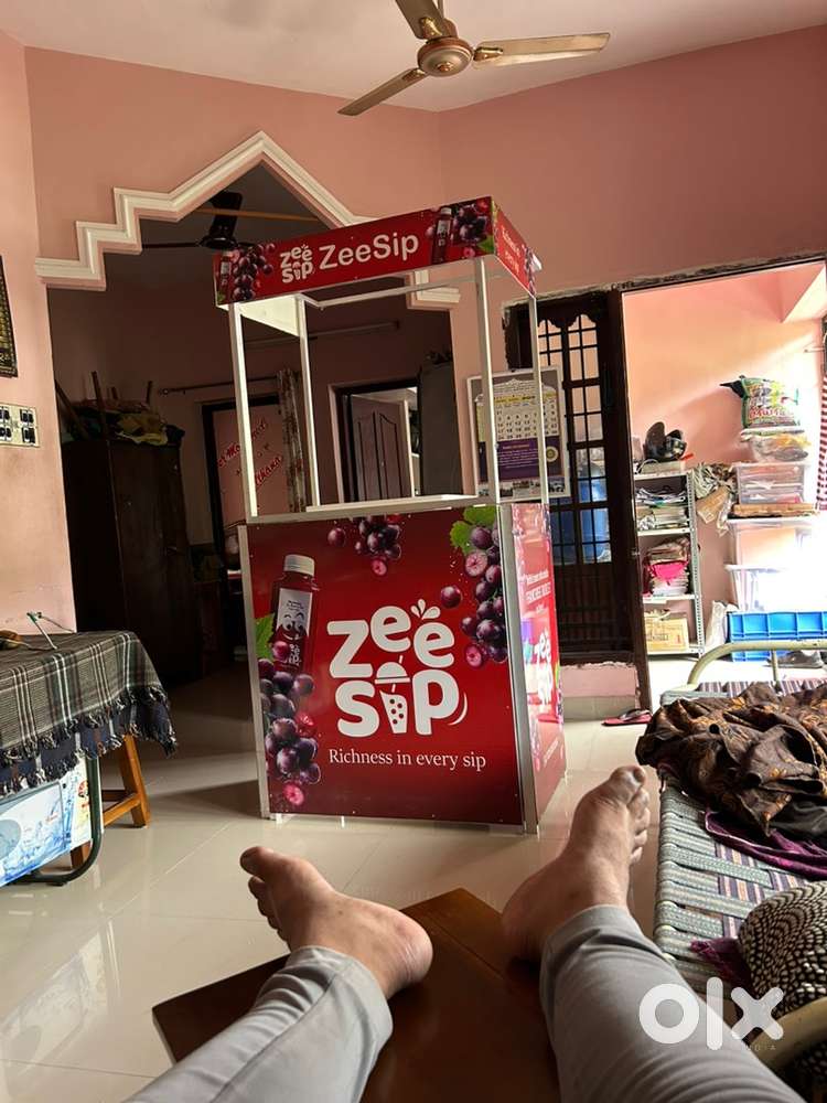 Juice cart sales man