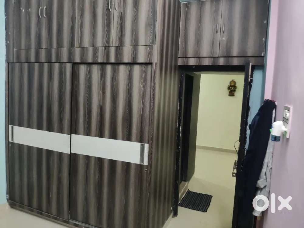 This is flat sharing male or female anyone is oky