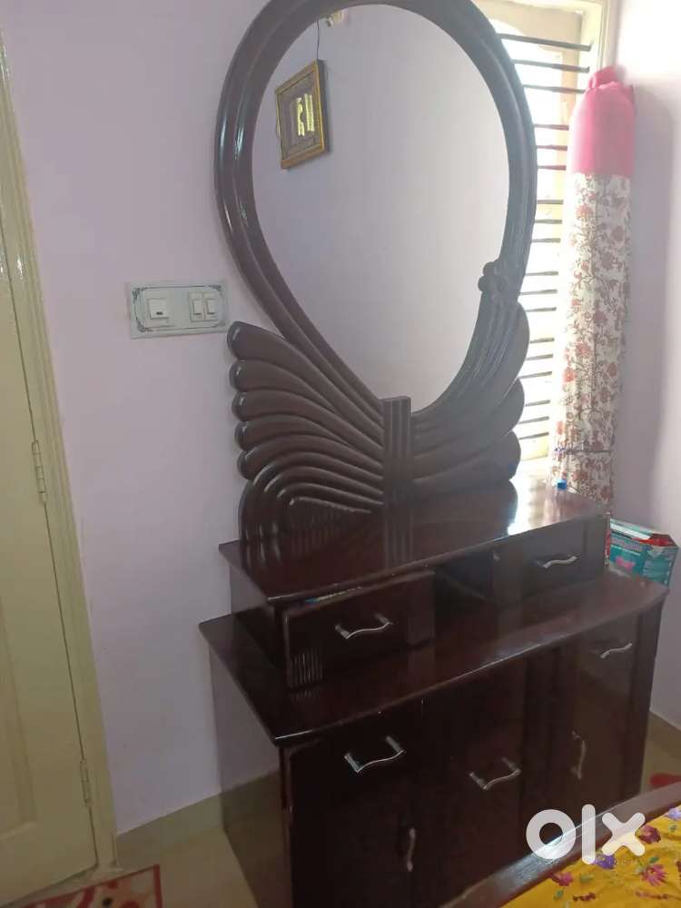 Dressing table