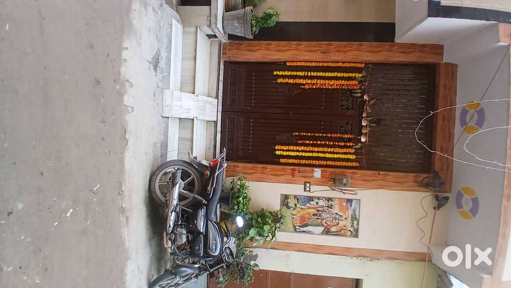 Ready to Move 35 Gaj Makaan in Johripur with Modern Finishing