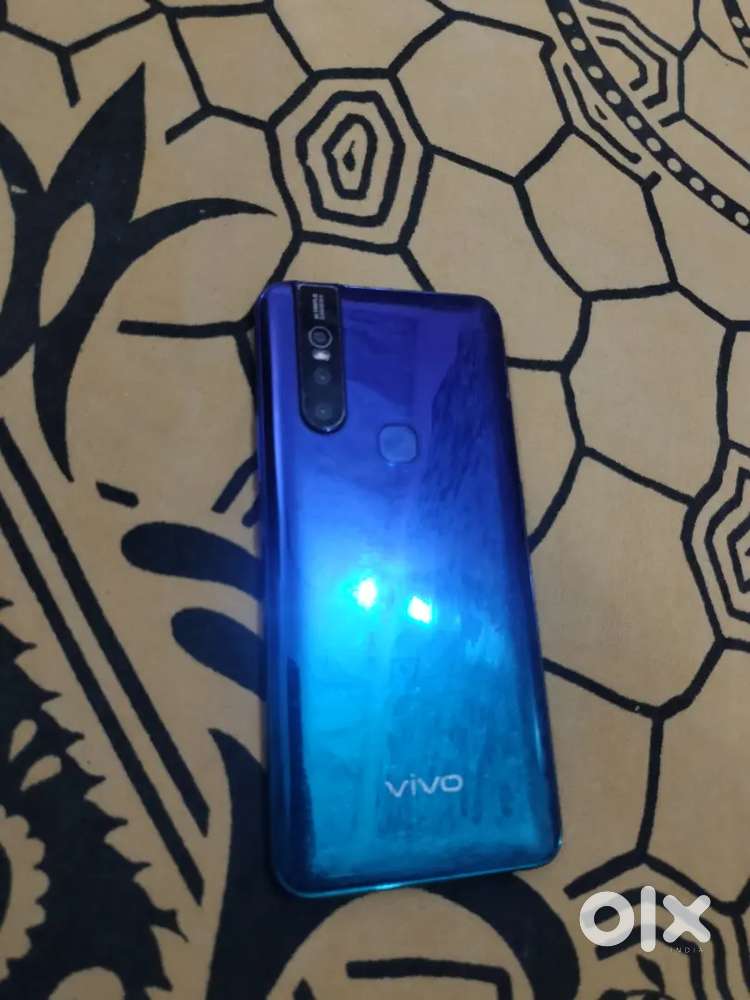 Vivo 1819 _ 6gb ram 64gb _phone 4g _ 3 years old all parts okay