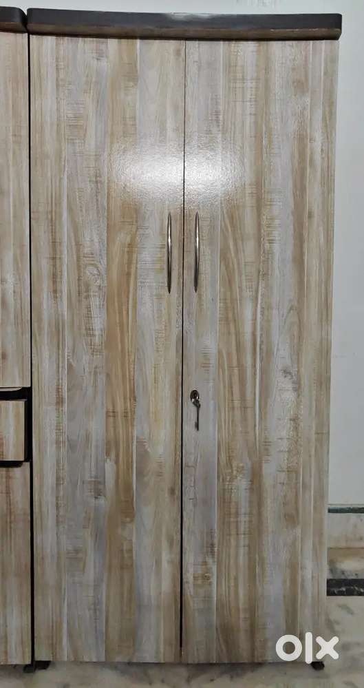 ALMIRAH / WARDROBE - WOODEN (1 Year Old)