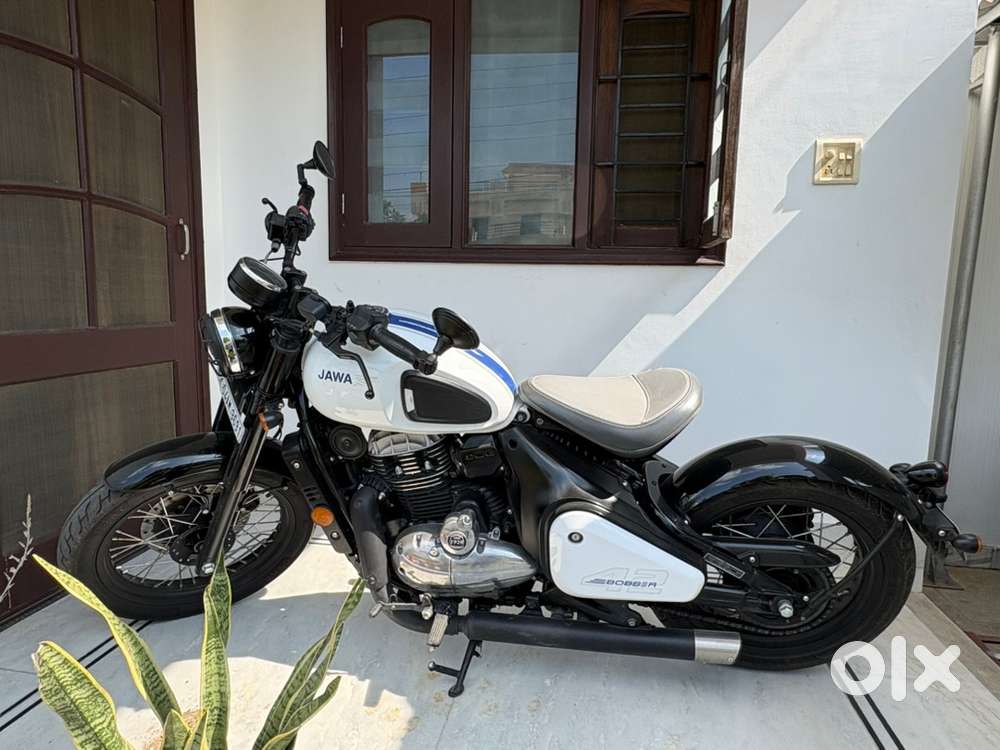 Jawa Bobber 42 Moonstone white