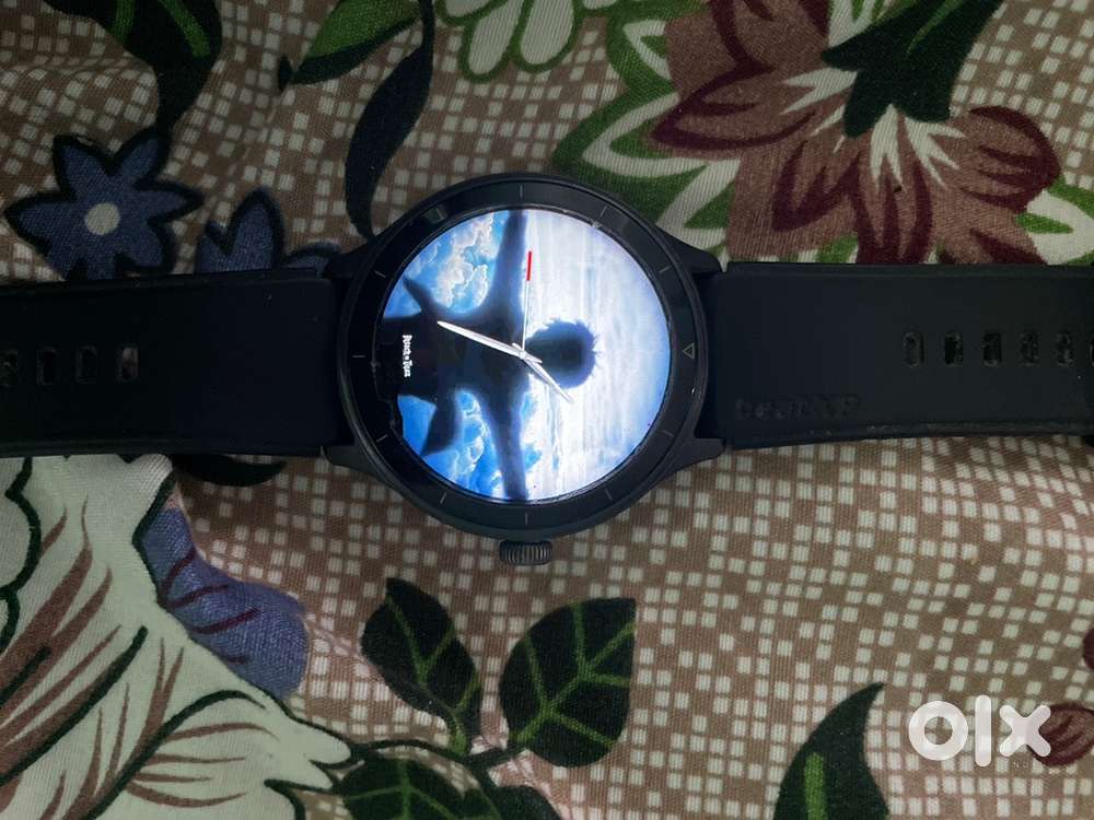 Beatxp smart watch display minor diffect ,the watch is fully fictional