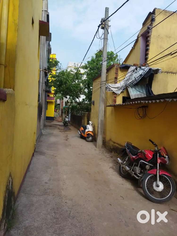 Independent house with 24hrs Electricity and Water facility.