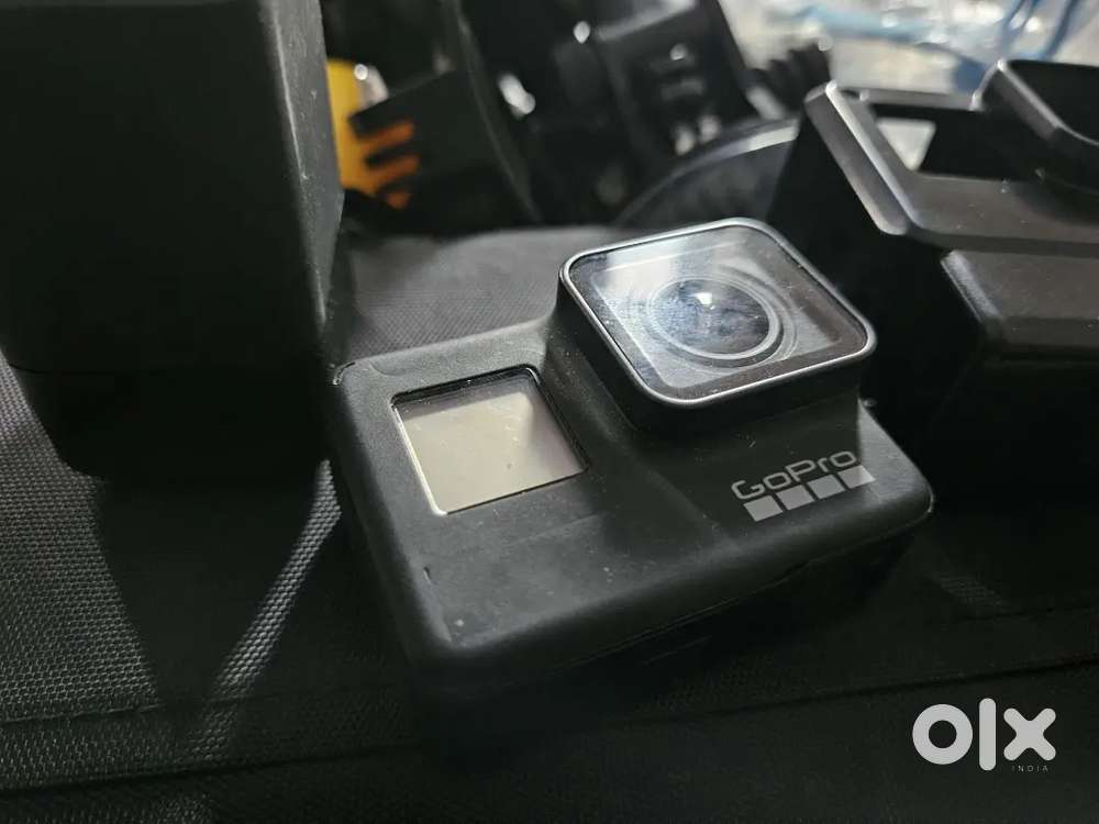 GoPro Hero 7 black(without battery) with 128gb card URGENT