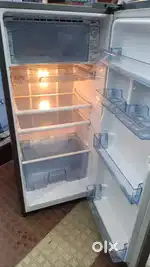 190 litter Samsung single door fridge.