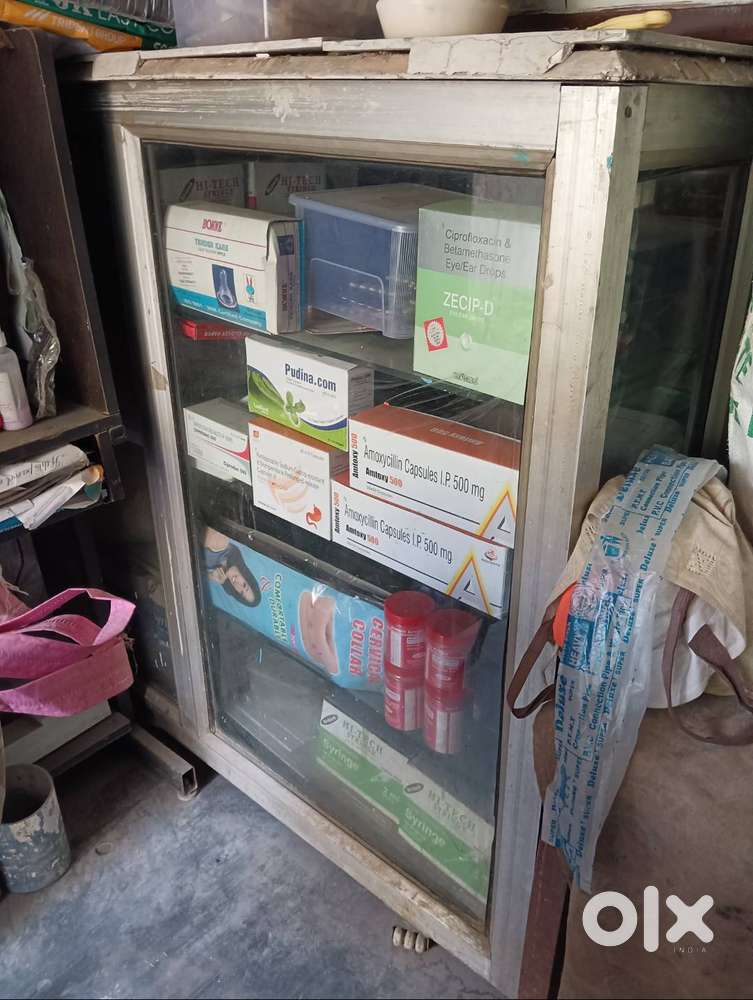 Aluminium rack counter  with glass shelves