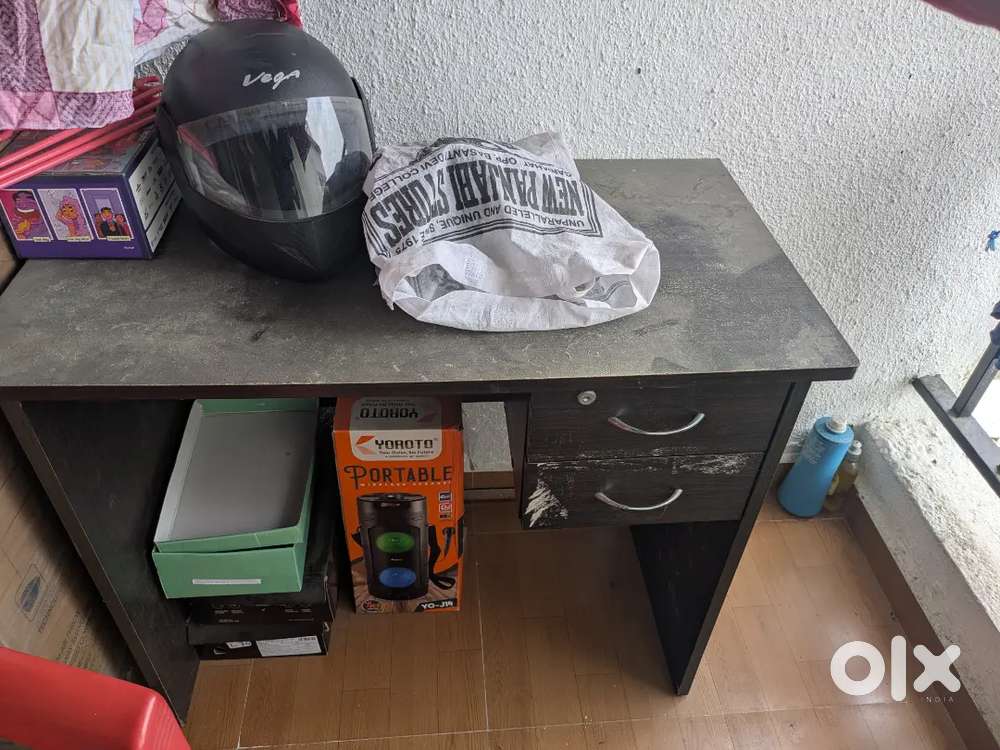 Computer table