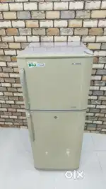 cream colour samsung double door fridge 280ltrs just 8,999