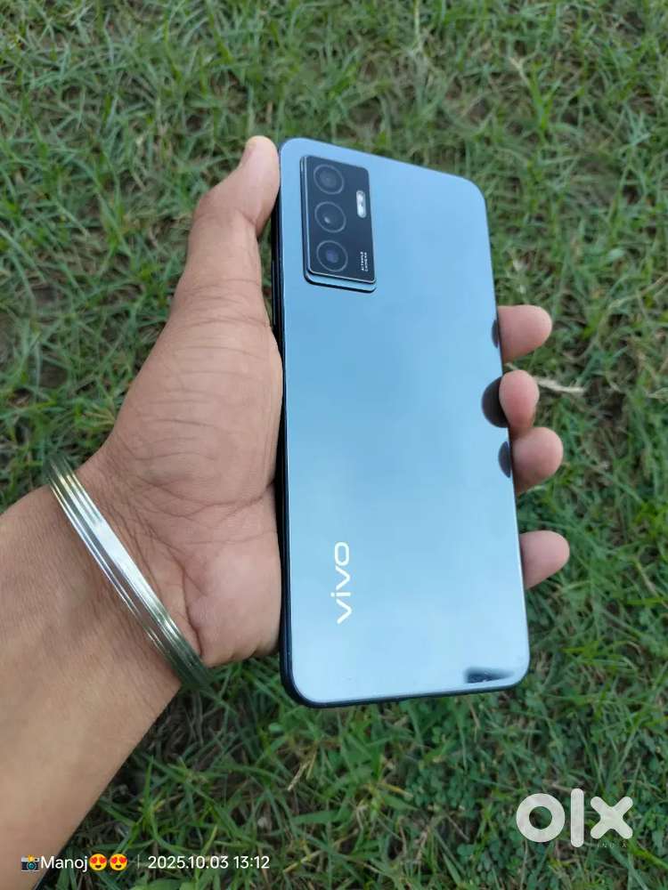 Vivo Y75 (Ram-128
Rom- 8gb+4gb)