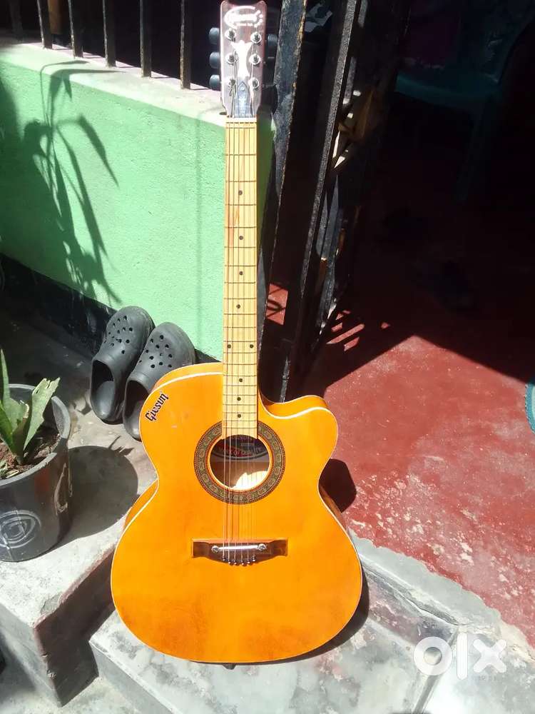 Excellent not used givson guitar only ₹3000with bag ,belt and plactrum