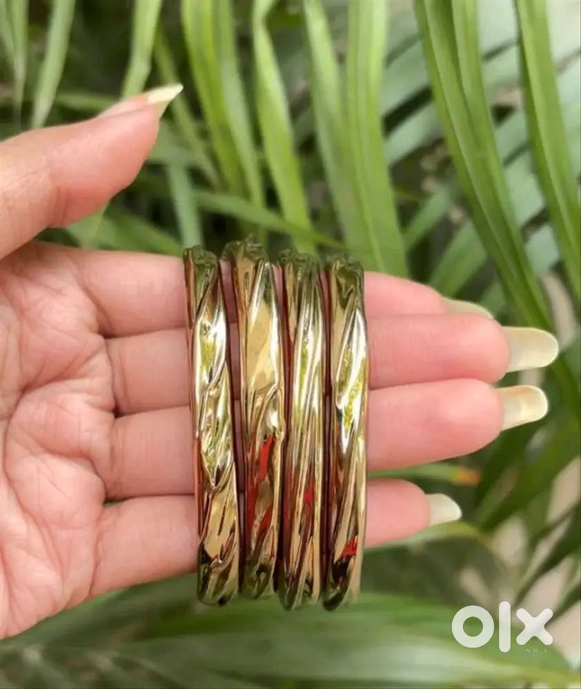 Type: Bangle Style Base Metal: Glass
Plating: No Plating
