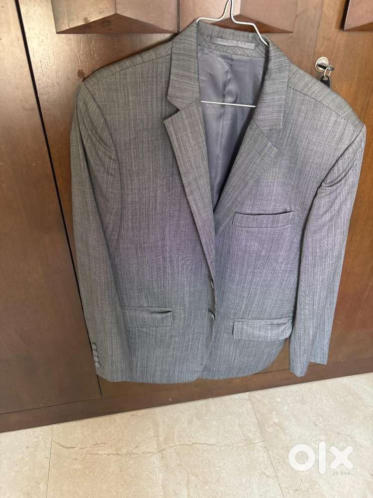 6 Shirts ( large size ) , 5 coats and 4 t shirts for sale