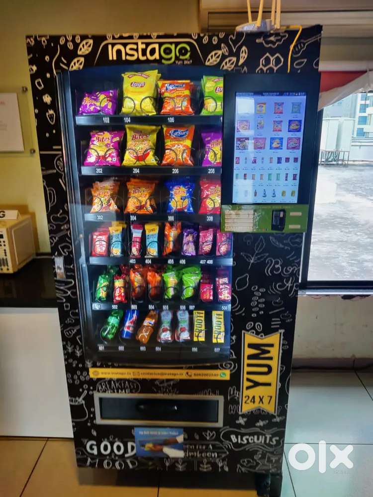 Snacks machine refilling operator