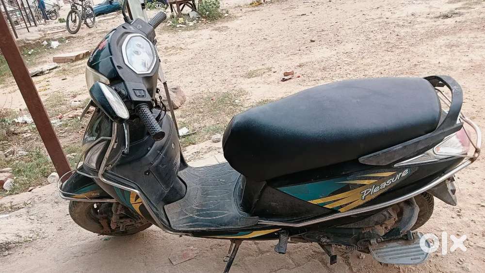 Best single hand scooty