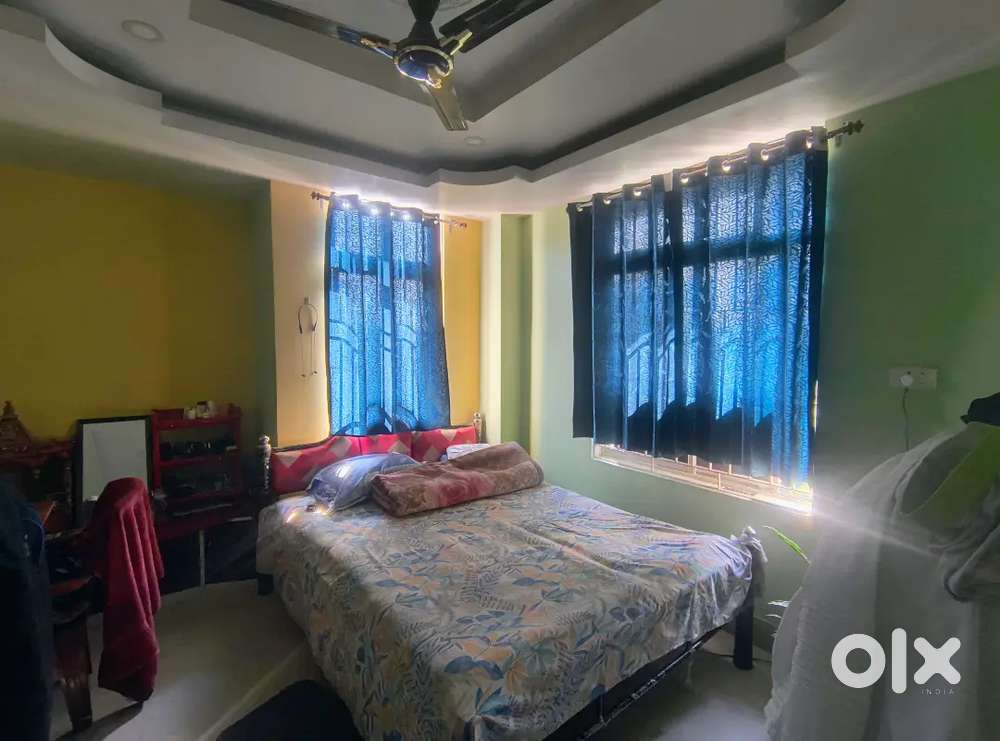 Fully independent 3 bhk flat, looking for one flat mate.